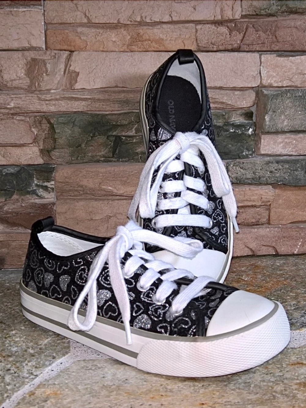 Old Navy Little Girls' Glittery Hearts Sneakers